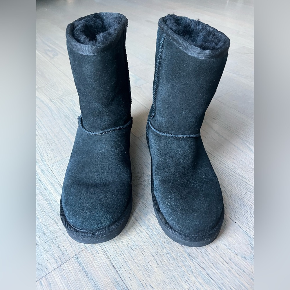 KOOLA SHORT By UGG Woman Size 5, Black - Used